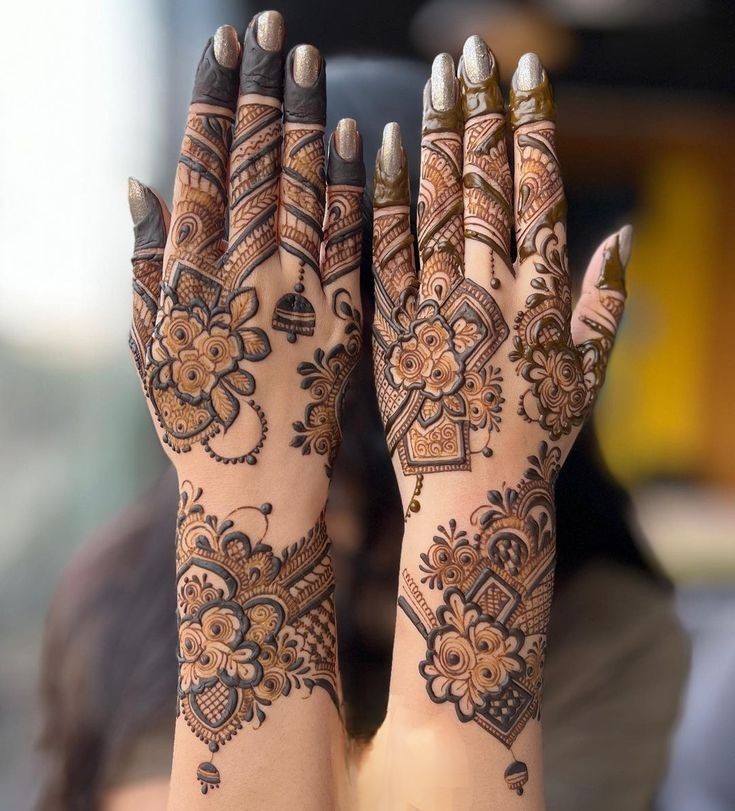 chand-simple-mehndi-design-stylish-front-hand chand-simple-mehndi-design-stylish-front-hand