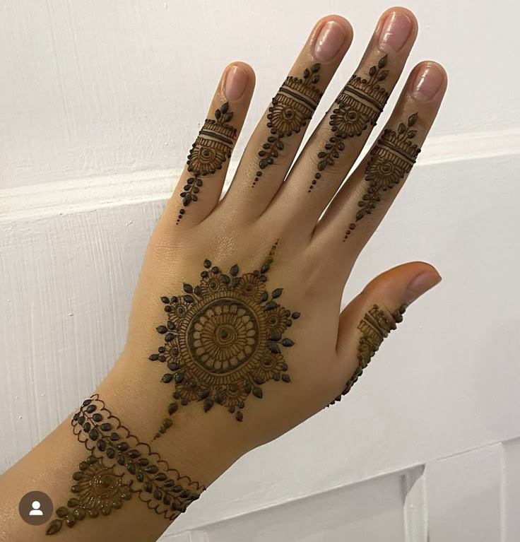 simple-mehndi-design-photo-aage-ka simple-mehndi-design-photo-aage-ka