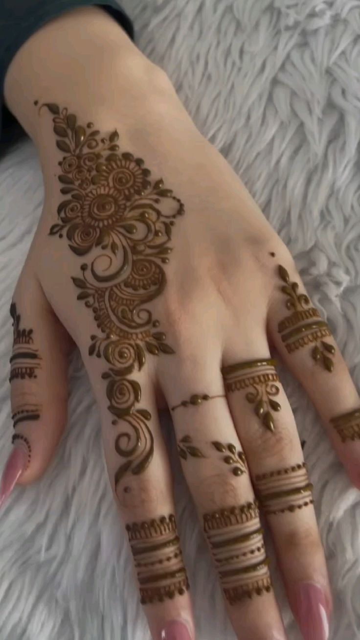 Easy-Arabic-Mehndi-Design Easy-Arabic-Mehndi-Design