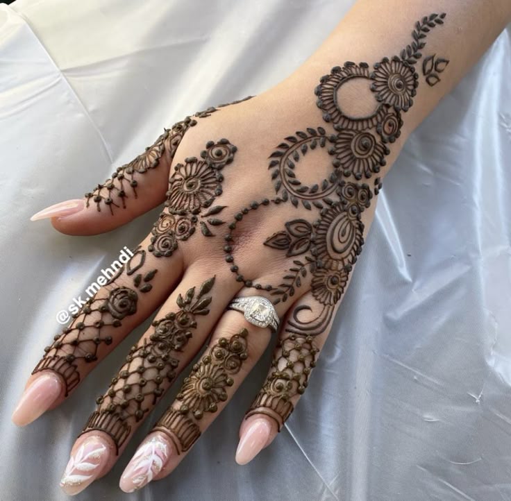 Easy-Arabic-Mehndi-Design Easy-Arabic-Mehndi-Design