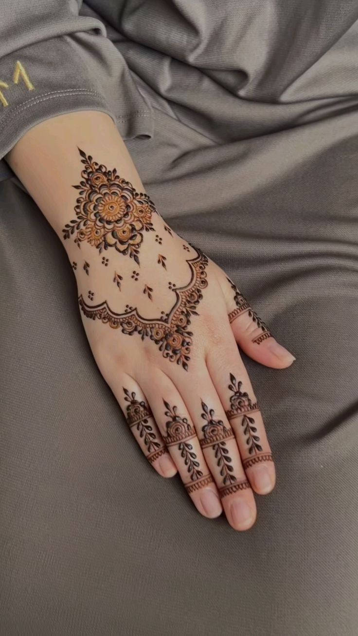 Easy-Arabic-Mehndi-Design Easy-Arabic-Mehndi-Design