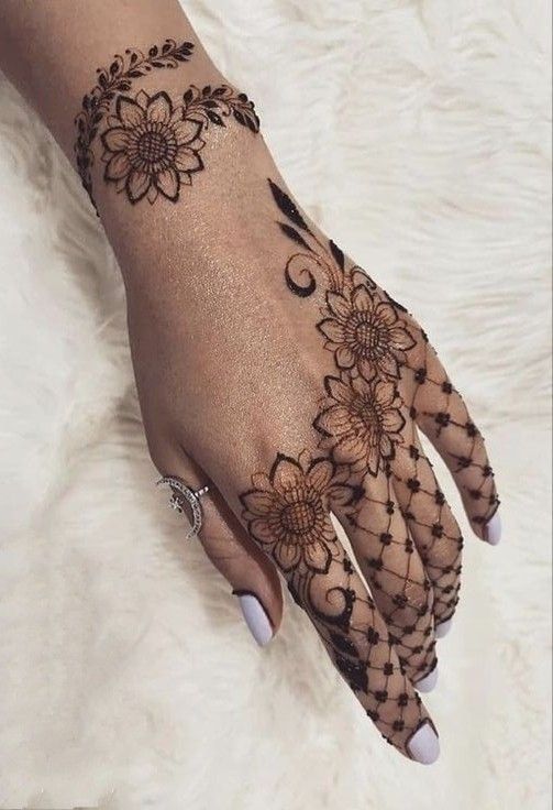 Easy-Arabic-Mehndi-Design Easy-Arabic-Mehndi-Design