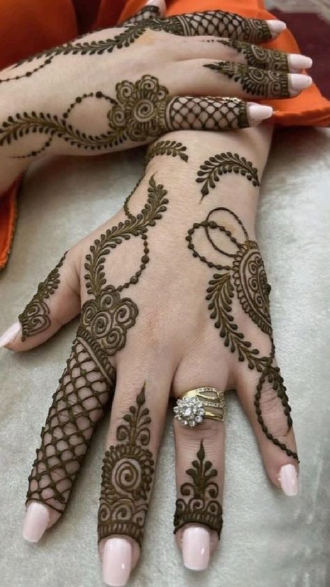 Easy-Arabic-Mehndi-Design Easy-Arabic-Mehndi-Design