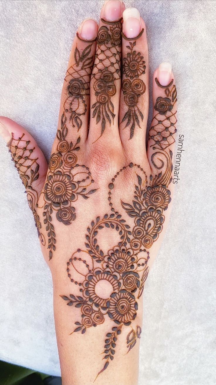 Easy-Arabic-Mehndi-Design Easy-Arabic-Mehndi-Design