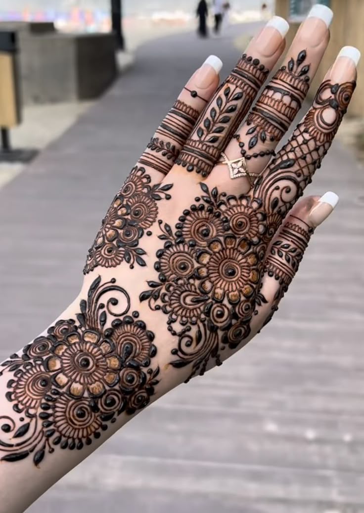 Easy-Arabic-Mehndi-Design Easy-Arabic-Mehndi-Design