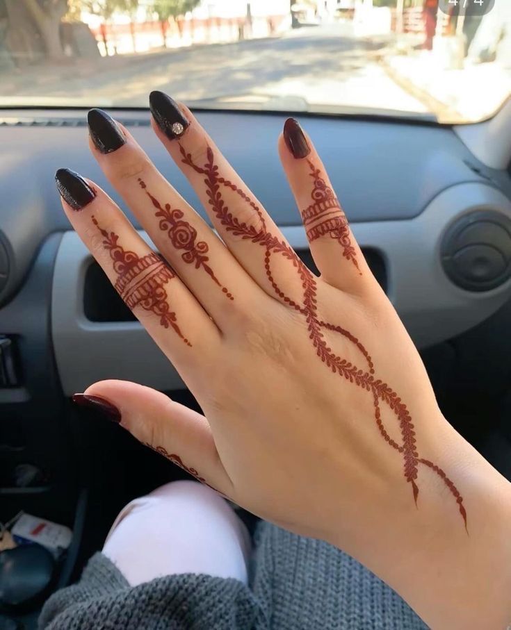 Front-Hand-Simple-Mehndi-Design-Images Front-Hand-Simple-Mehndi-Design-Images