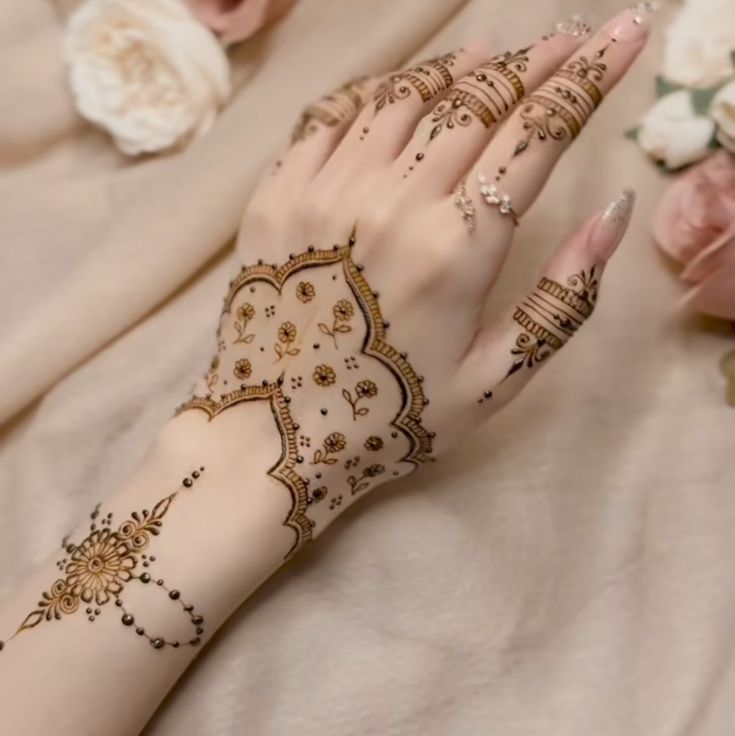 Front-Hand-Simple-Mehndi-Design-Images Front-Hand-Simple-Mehndi-Design-Images