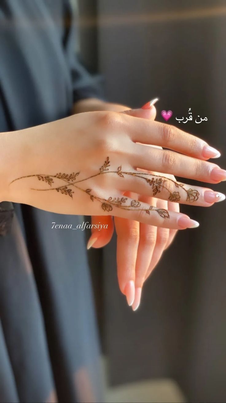 Front-Hand-Simple-Mehndi-Design-Images Front-Hand-Simple-Mehndi-Design-Images