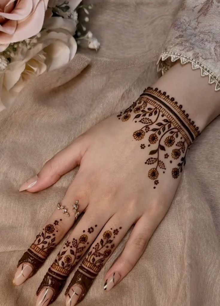 Front-Hand-Simple-Mehndi-Design-Images Front-Hand-Simple-Mehndi-Design-Images