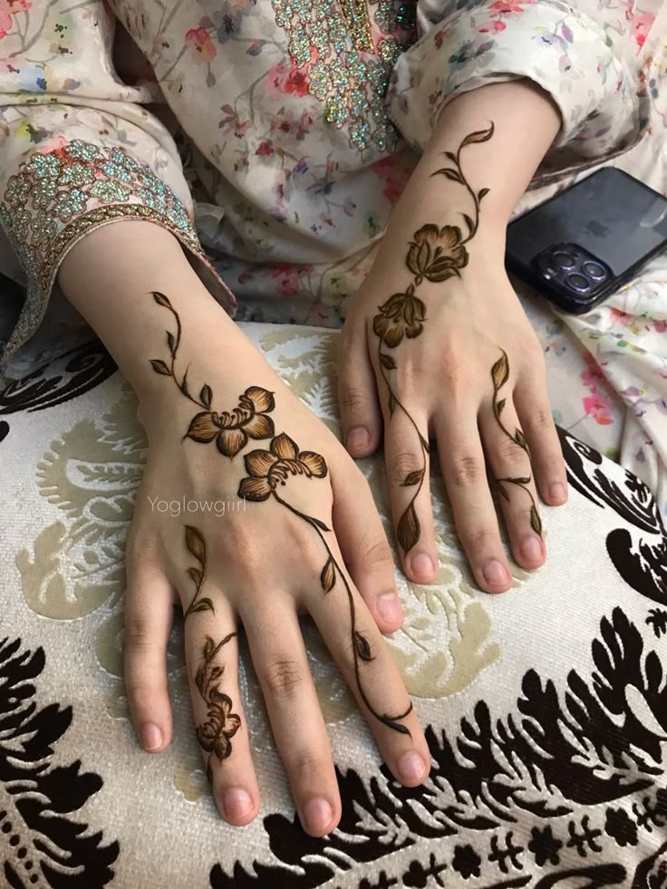 Front-Hand-Simple-Mehndi-Design-Images Front-Hand-Simple-Mehndi-Design-Images