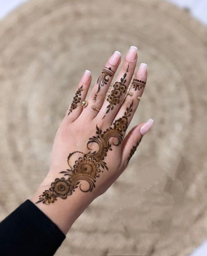 Front-Hand-Simple-Mehndi-Design-Images Front-Hand-Simple-Mehndi-Design-Images