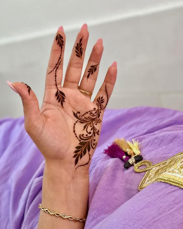 Front-Hand-Simple-Mehndi-Design-Images Front-Hand-Simple-Mehndi-Design-Images
