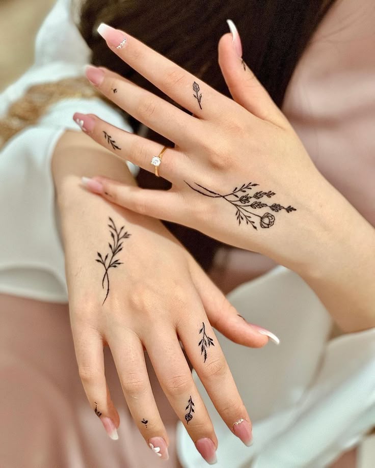 Front-Hand-Simple-Mehndi-Design-Images Front-Hand-Simple-Mehndi-Design-Images