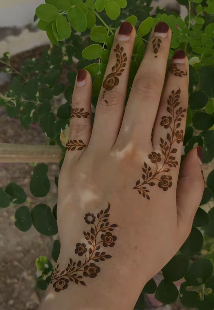 Front-Hand-Simple-Mehndi-Design-Images Front-Hand-Simple-Mehndi-Design-Images
