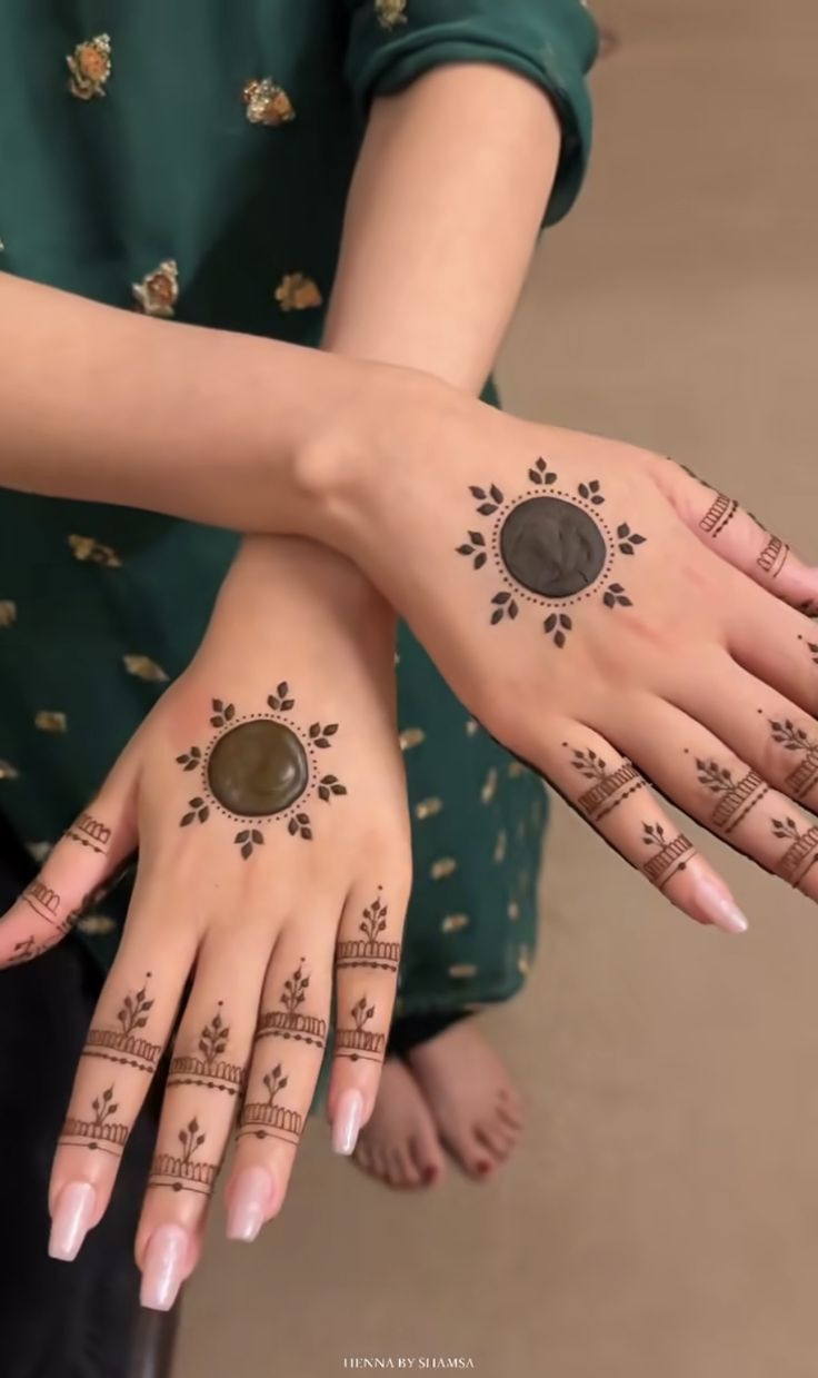 Front-Hand-Simple-Mehndi-Design-Images Front-Hand-Simple-Mehndi-Design-Images