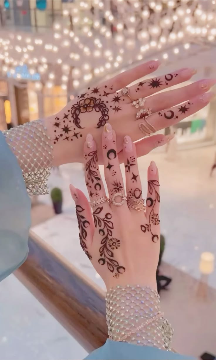 Front-Hand-Simple-Mehndi-Design-Images Front-Hand-Simple-Mehndi-Design-Images