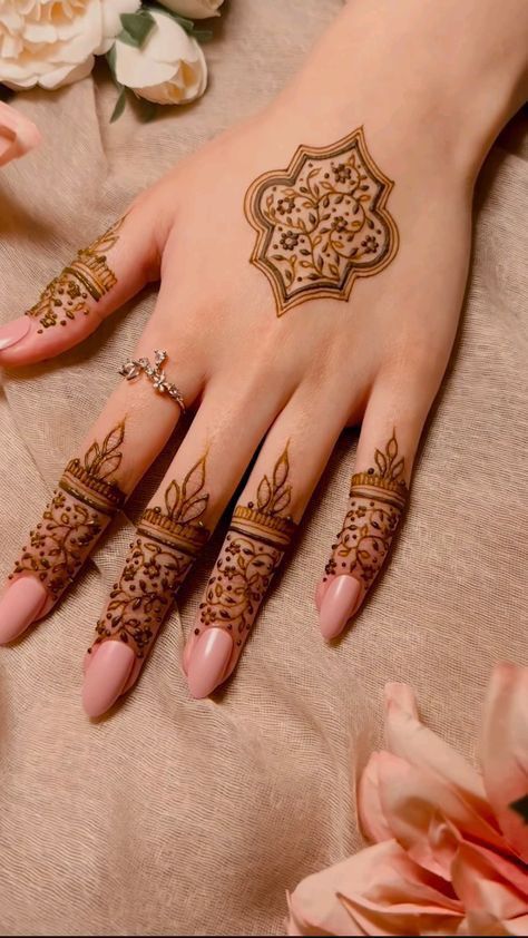 Front-Hand-Simple-Mehndi-Design-Images Front-Hand-Simple-Mehndi-Design-Images