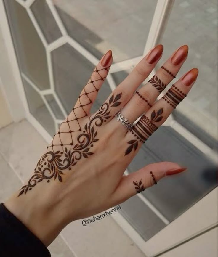 Front-Hand-Simple-Mehndi-Design-Images Front-Hand-Simple-Mehndi-Design-Images