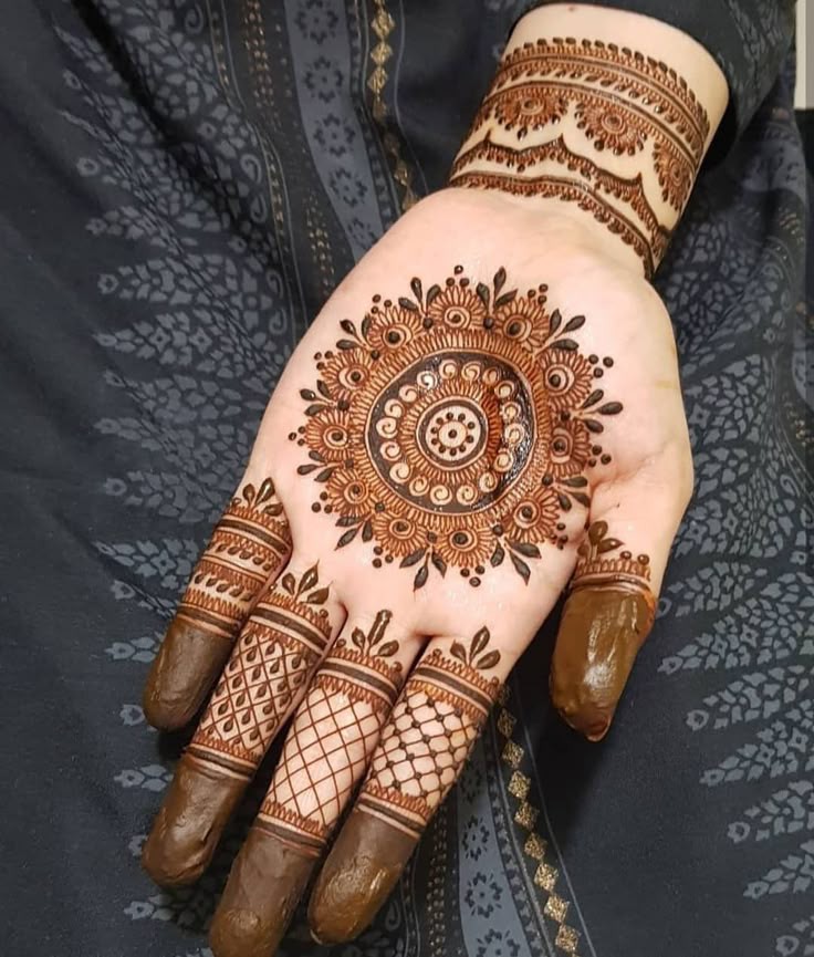 arabic-front-hand-mehndi-design-simple-and-easy arabic-front-hand-mehndi-design-simple-and-easy