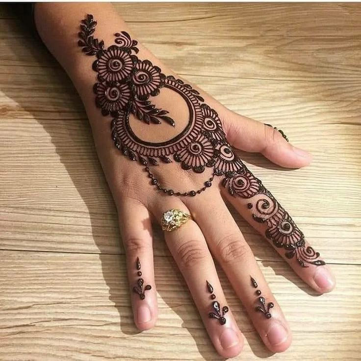 bridal-rajasthani-mehndi-royal-front-hand-mehndi-design bridal-rajasthani-mehndi-royal-front-hand-mehndi-design