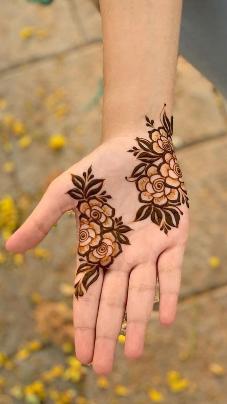 mehndi-design-karva-chauth-simple-front-hand mehndi-design-karva-chauth-simple-front-hand
